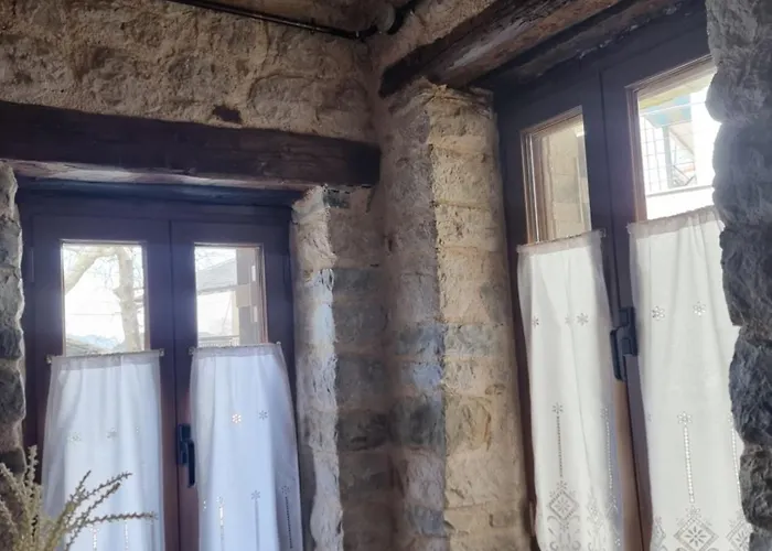 Οικιεσ Παλιοσ Φουρνοσ